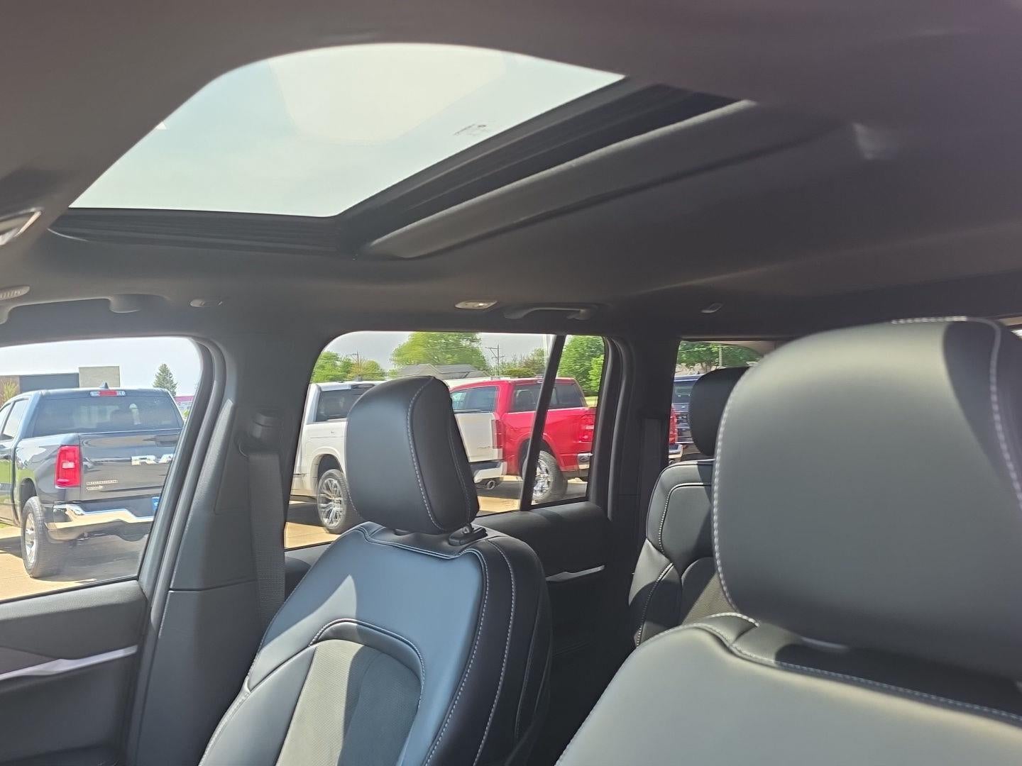 2026 Jeep Grand Cherokee Laredo Altitude