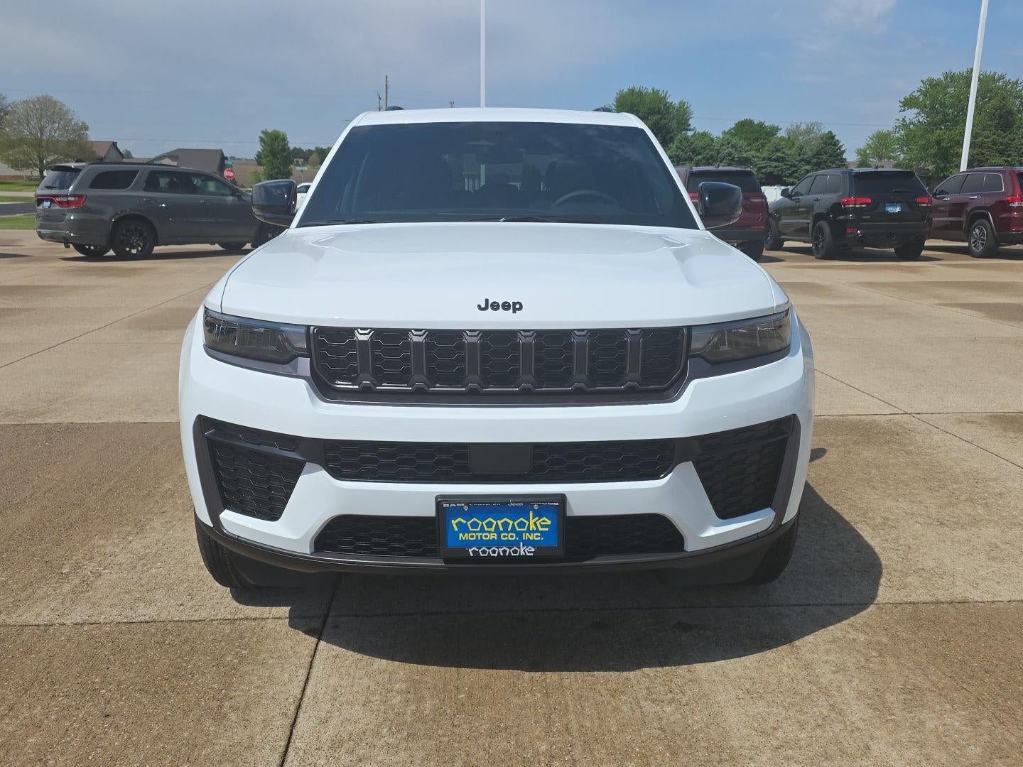 2026 Jeep Grand Cherokee Laredo Altitude