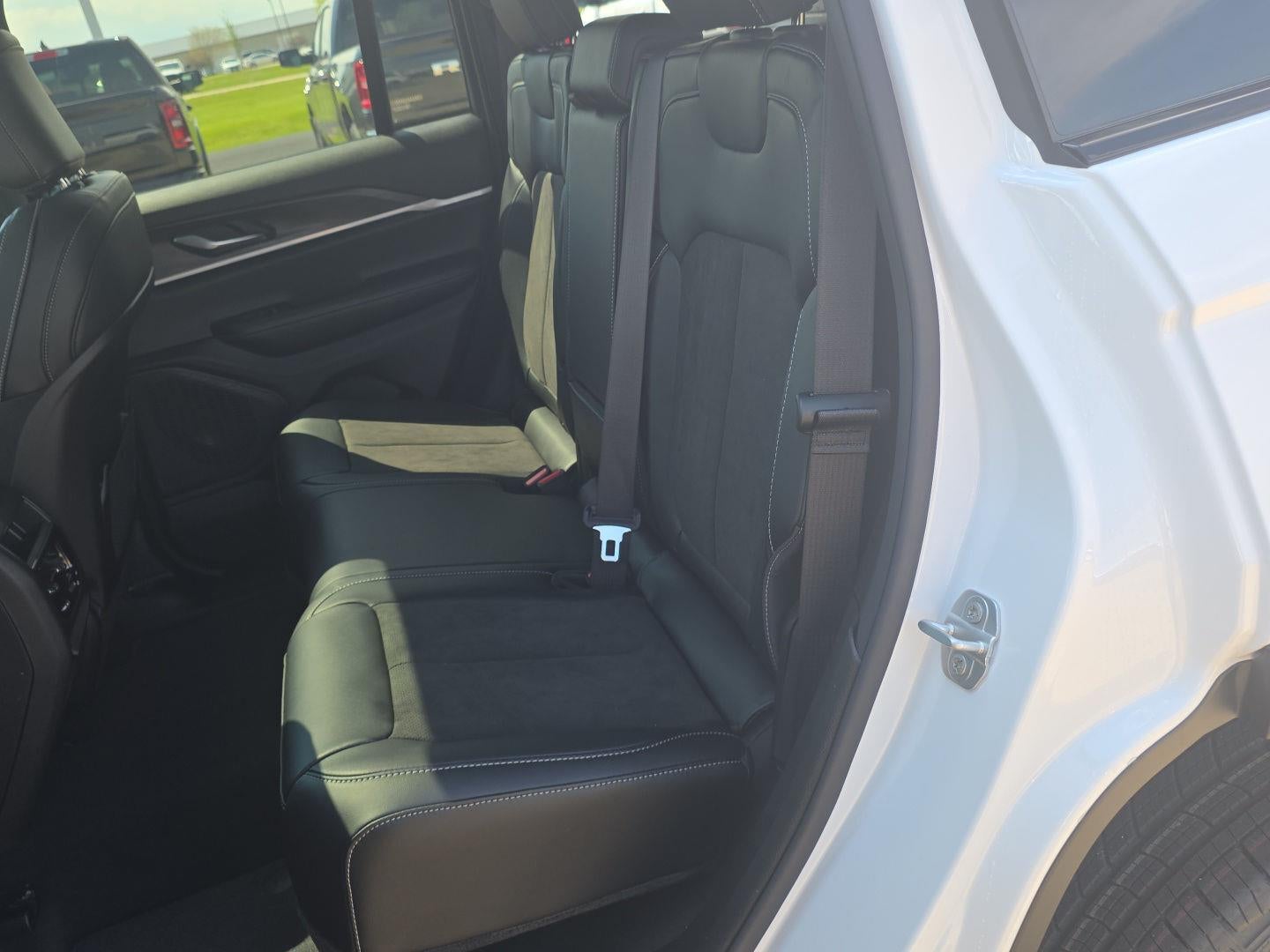 2026 Jeep Grand Cherokee Laredo Altitude