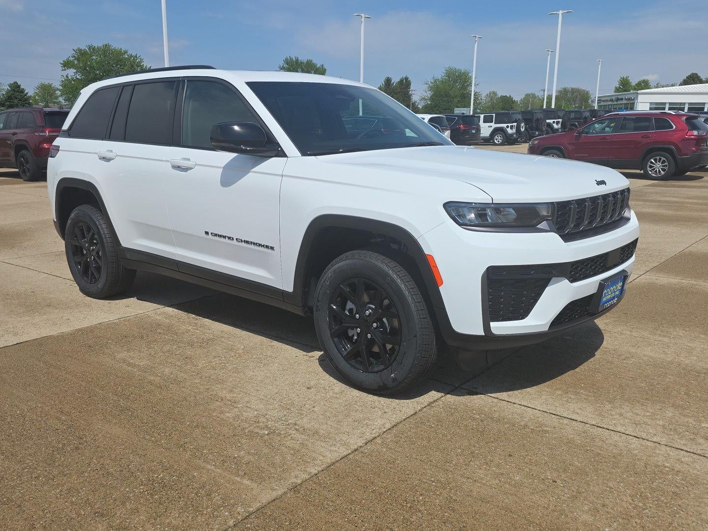 2026 Jeep Grand Cherokee Laredo Altitude