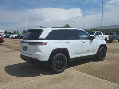 2026 Jeep Grand Cherokee Laredo Altitude
