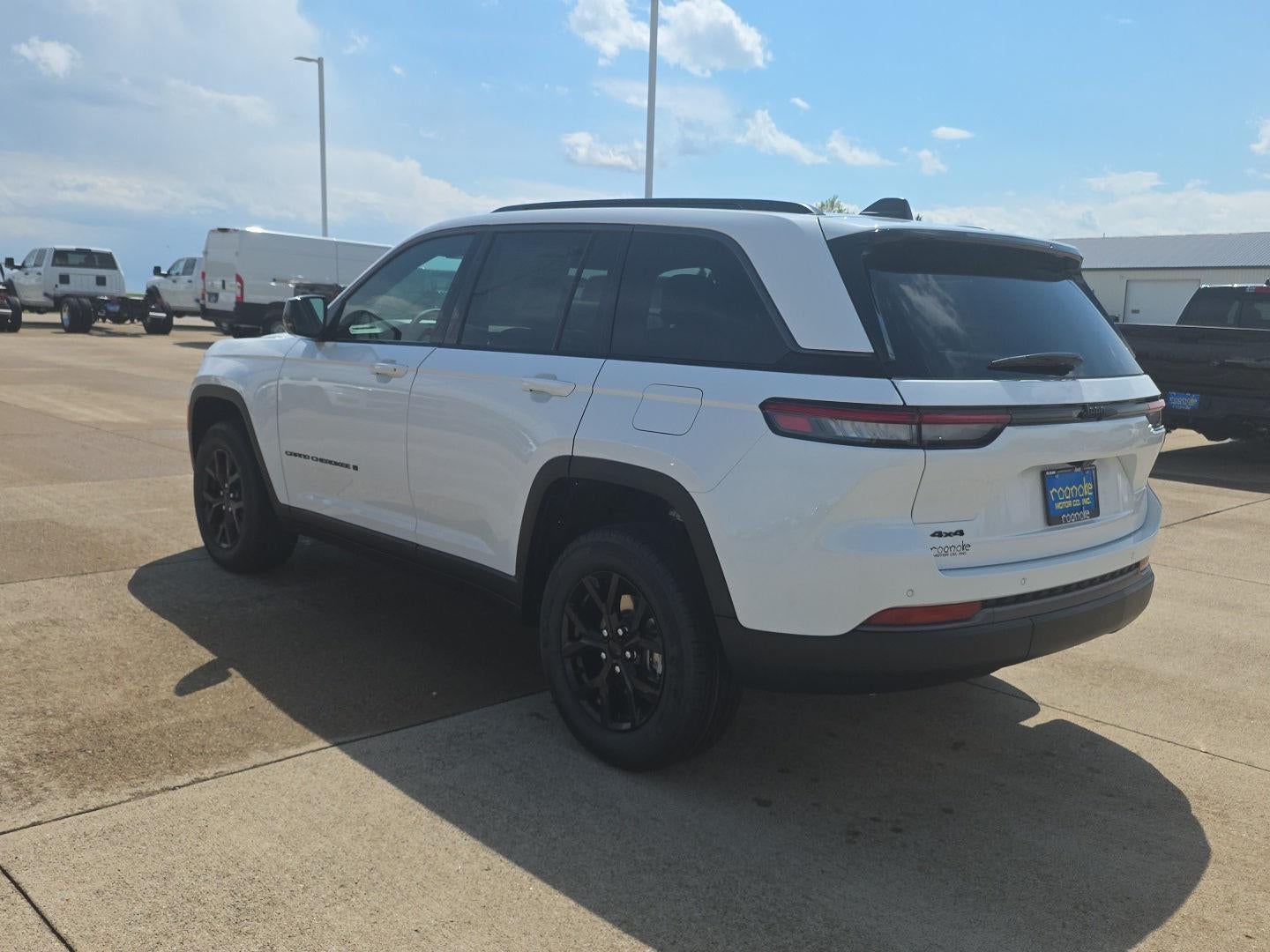 2026 Jeep Grand Cherokee Laredo Altitude