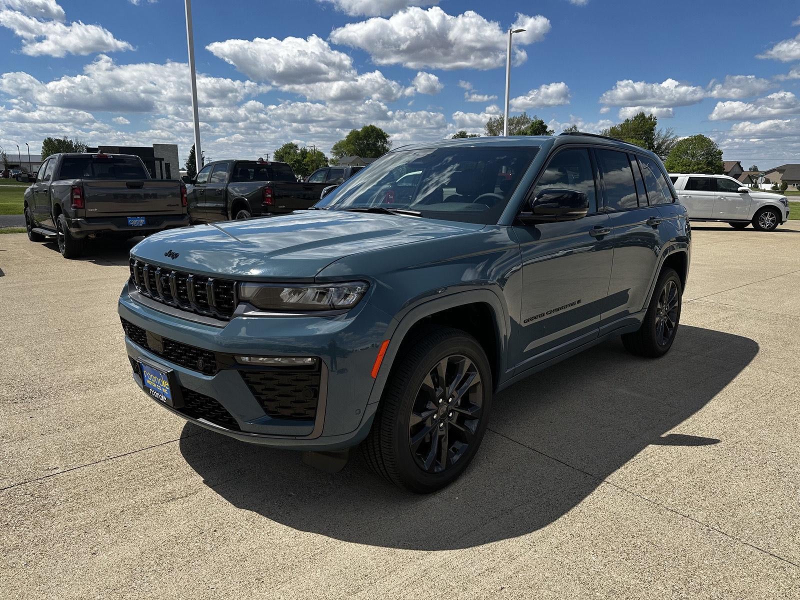 2026 Jeep Grand Cherokee Limited Reserve 4x4's photo