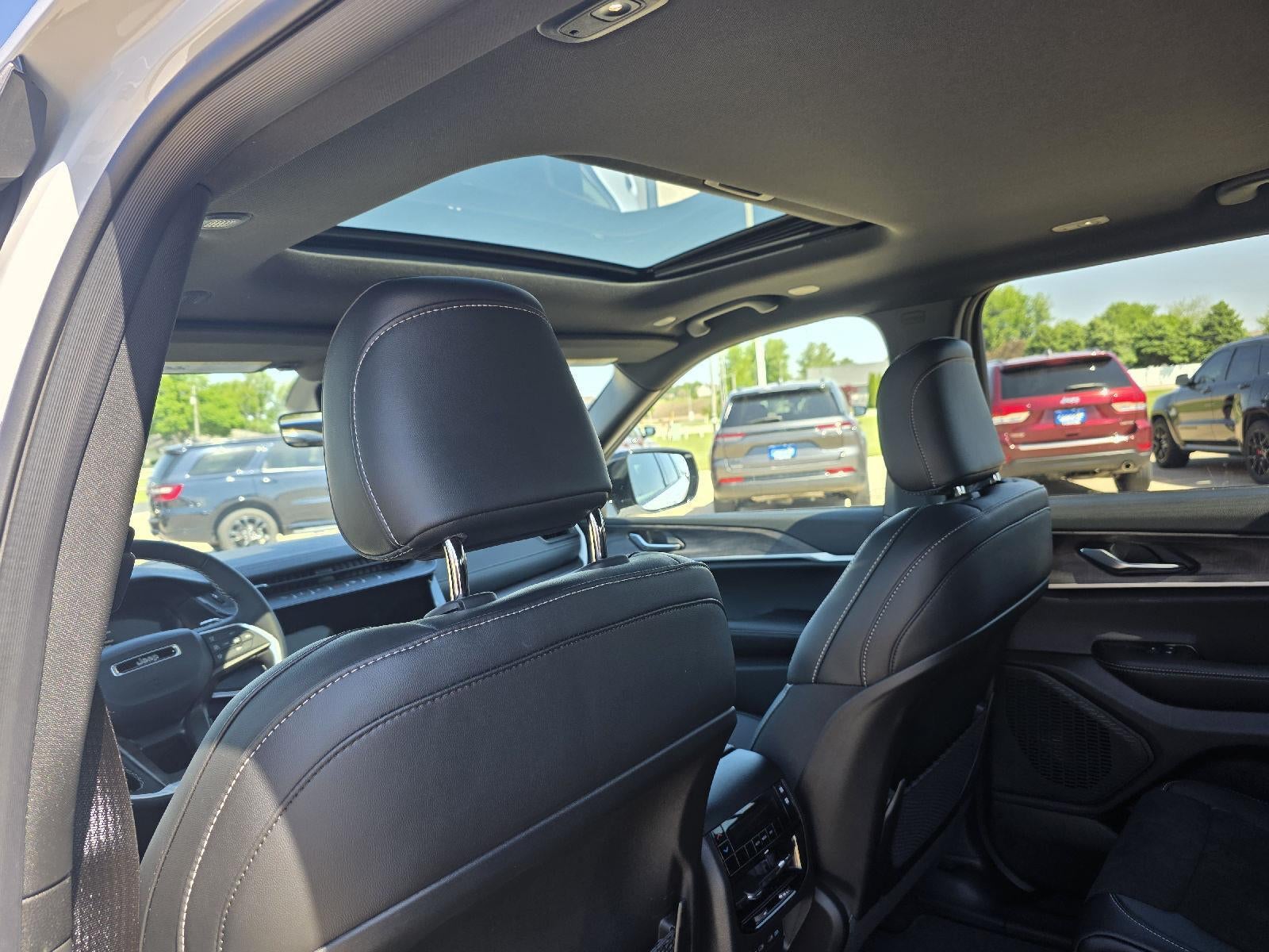 2026 Jeep Grand Cherokee L Laredo Altitude