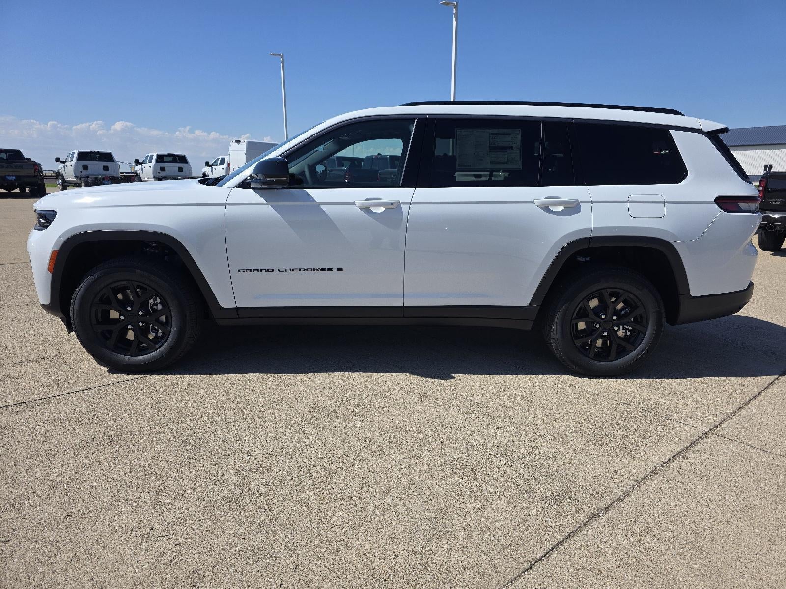 2026 Jeep Grand Cherokee L Laredo Altitude