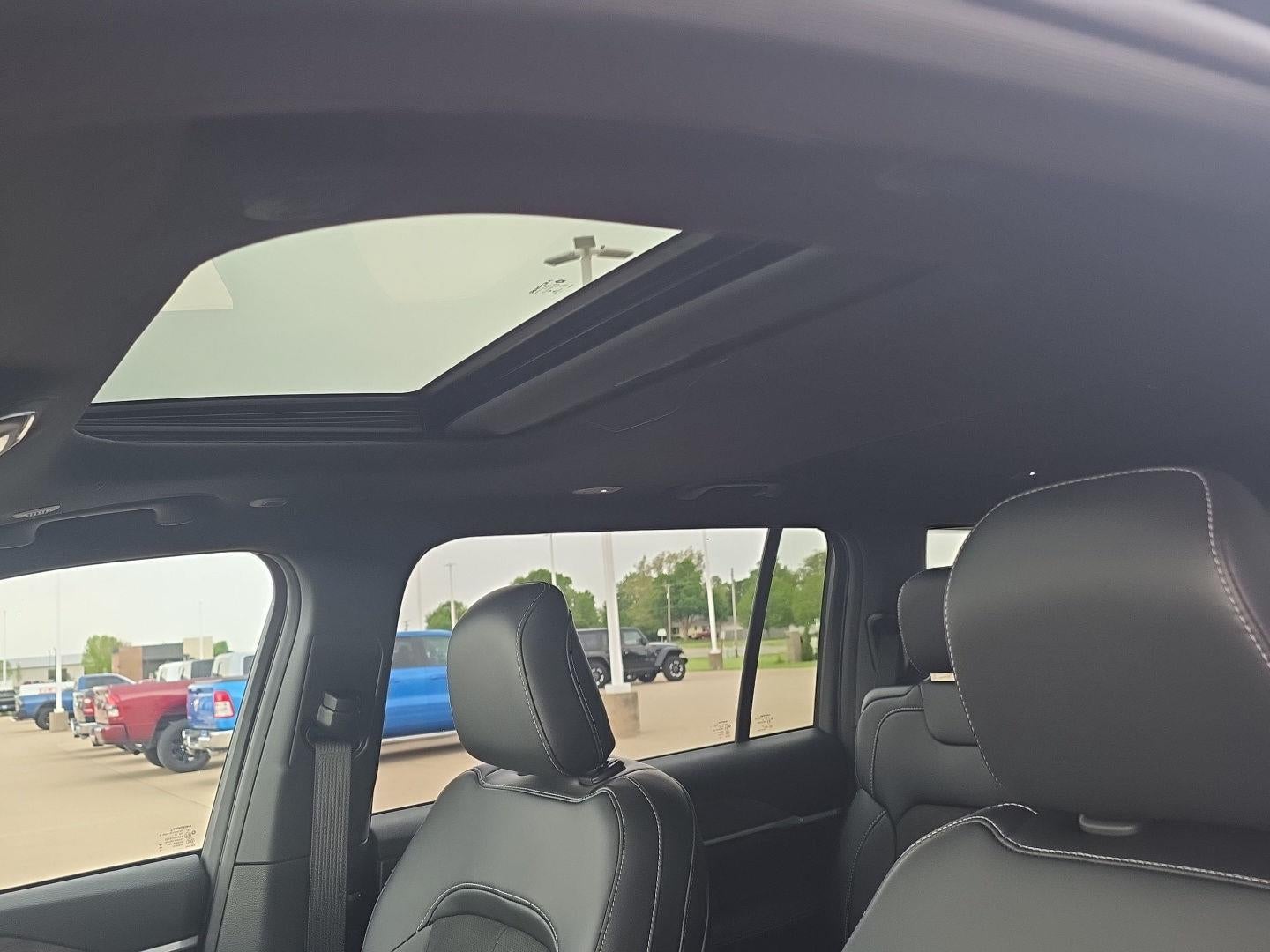 2026 Jeep Grand Cherokee L Laredo Altitude