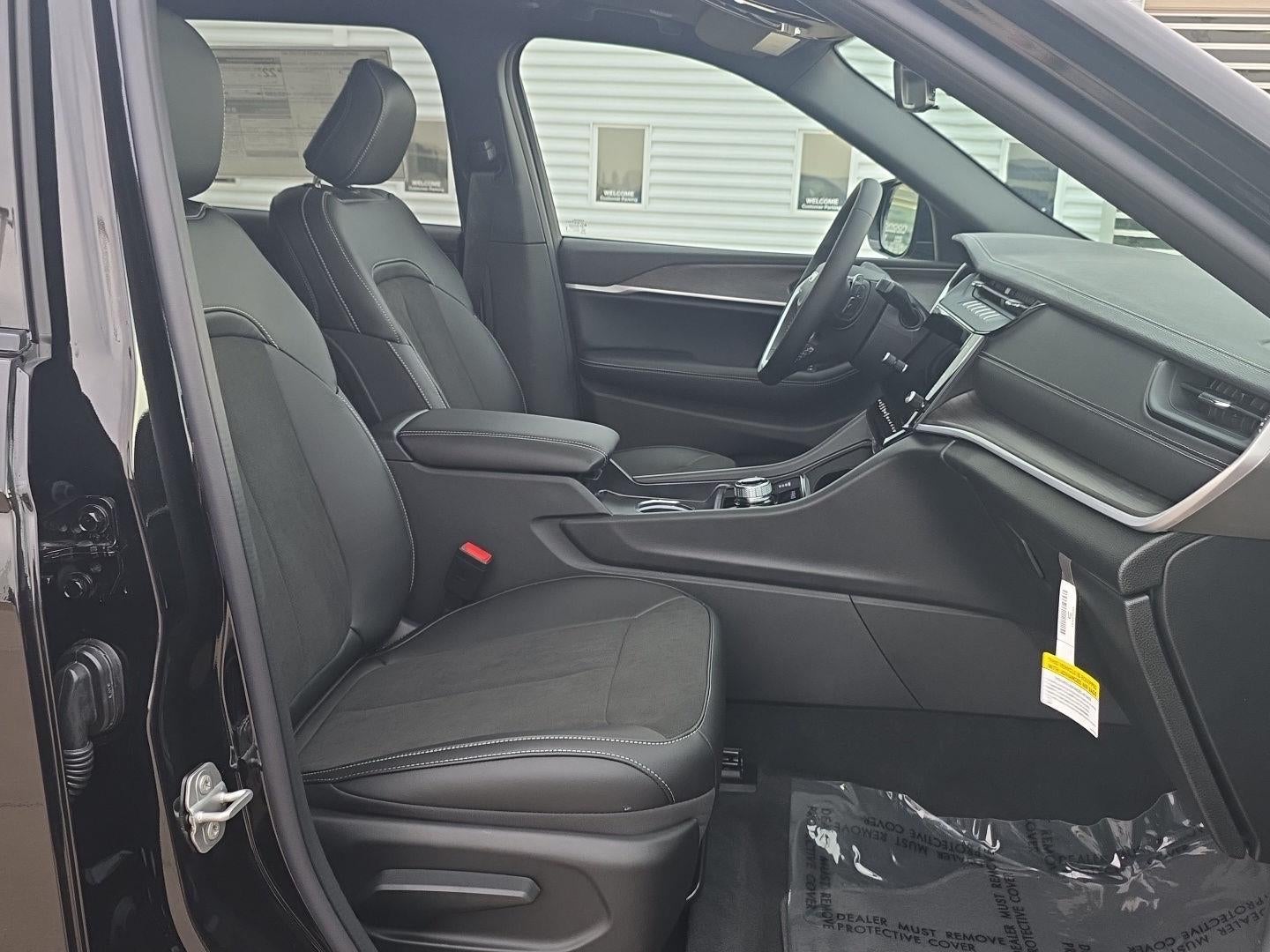 2026 Jeep Grand Cherokee L Laredo Altitude