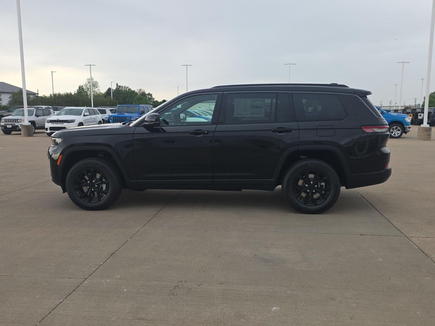 2026 Jeep Grand Cherokee L Laredo Altitude