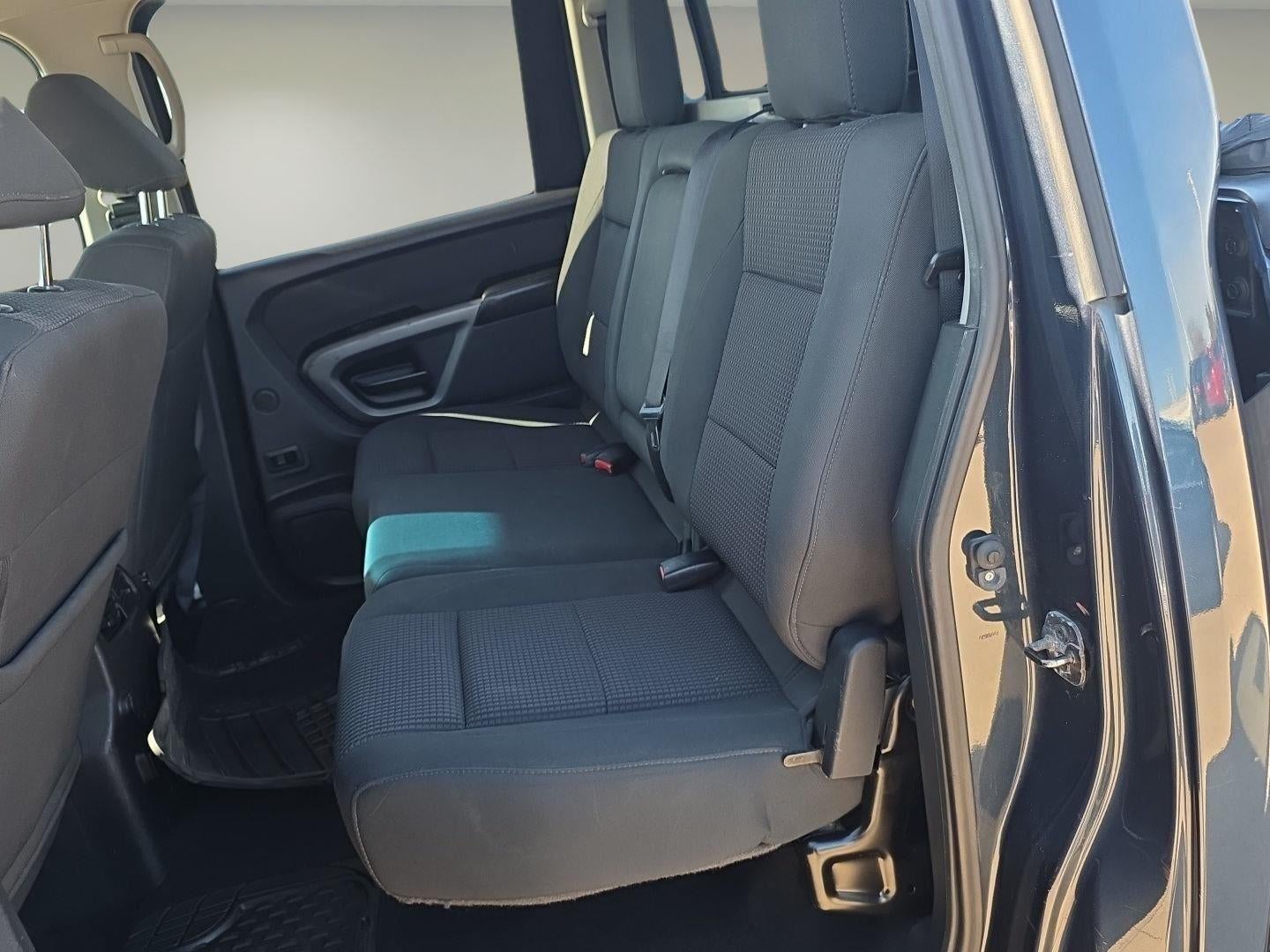 2015 Nissan Titan SV