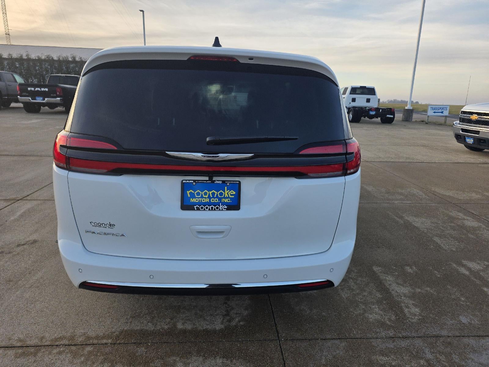 2026 Chrysler Pacifica Select
