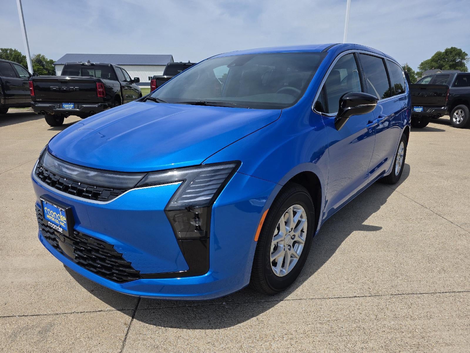 2027 Chrysler Pacifica Select's photo