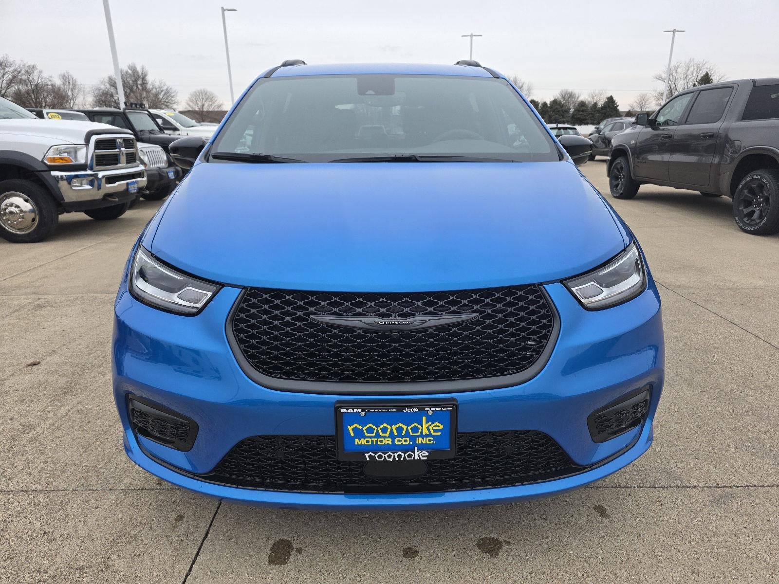 2026 Chrysler Pacifica Select