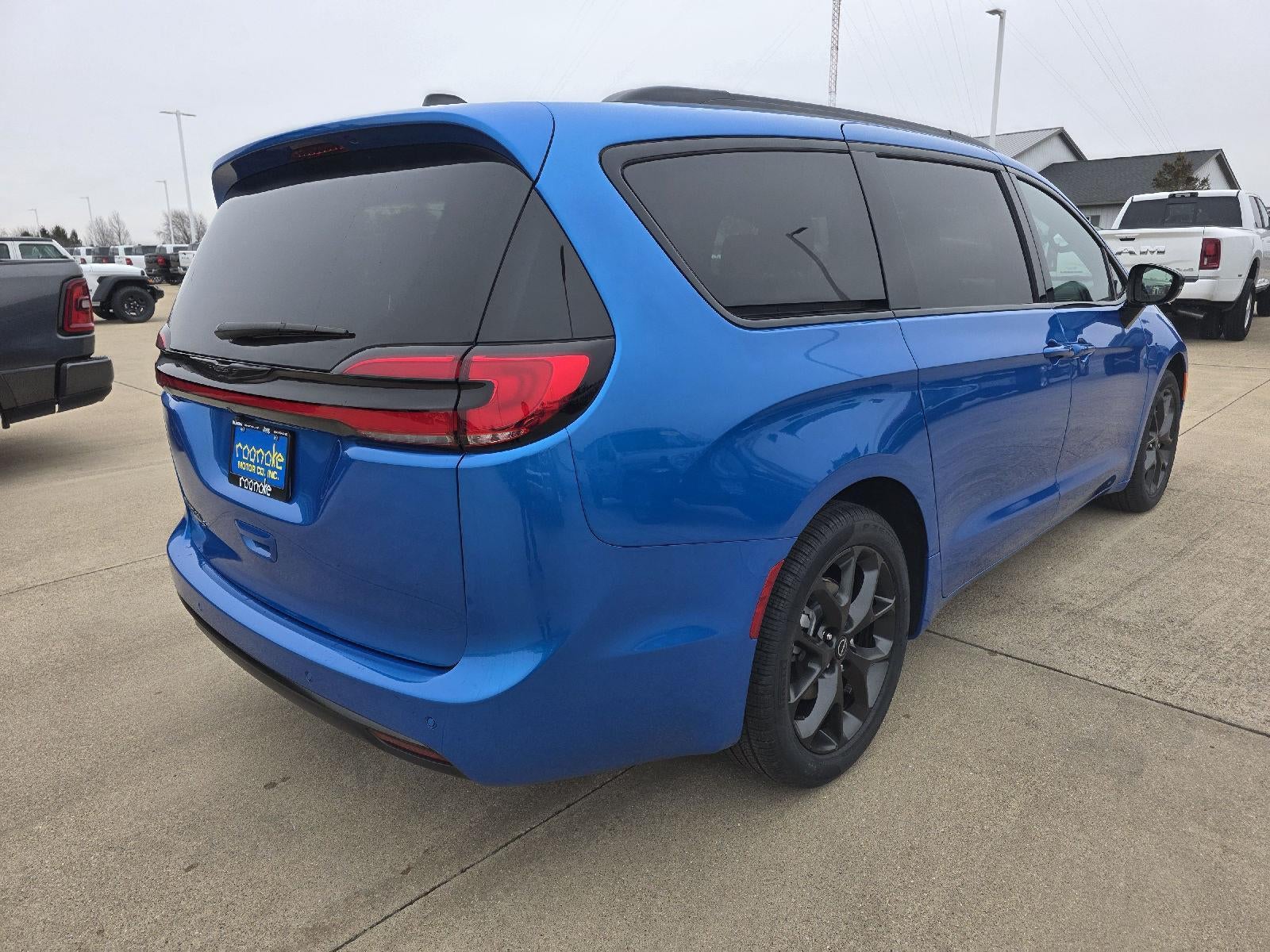 2026 Chrysler Pacifica Select