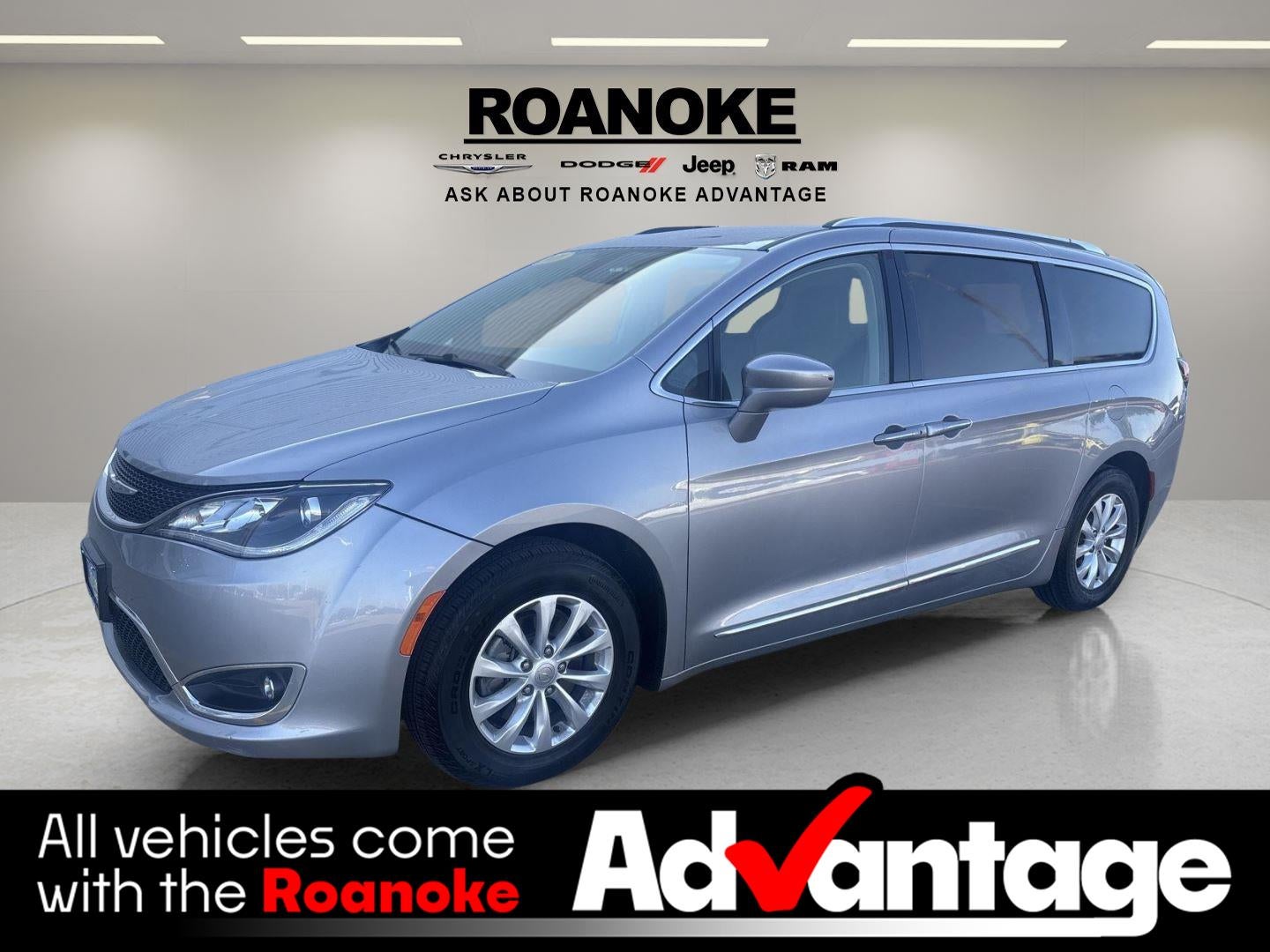 2018 Chrysler Pacifica Touring L's photo