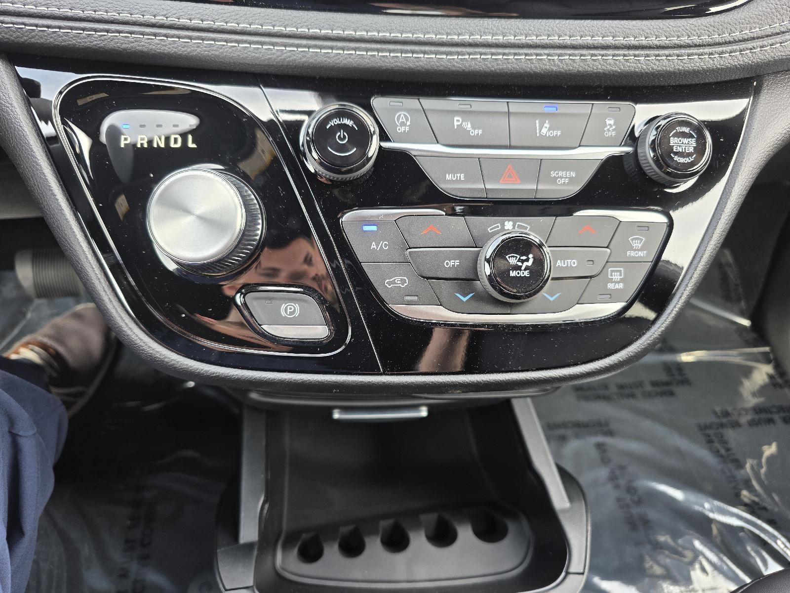 2027 Chrysler Pacifica Select