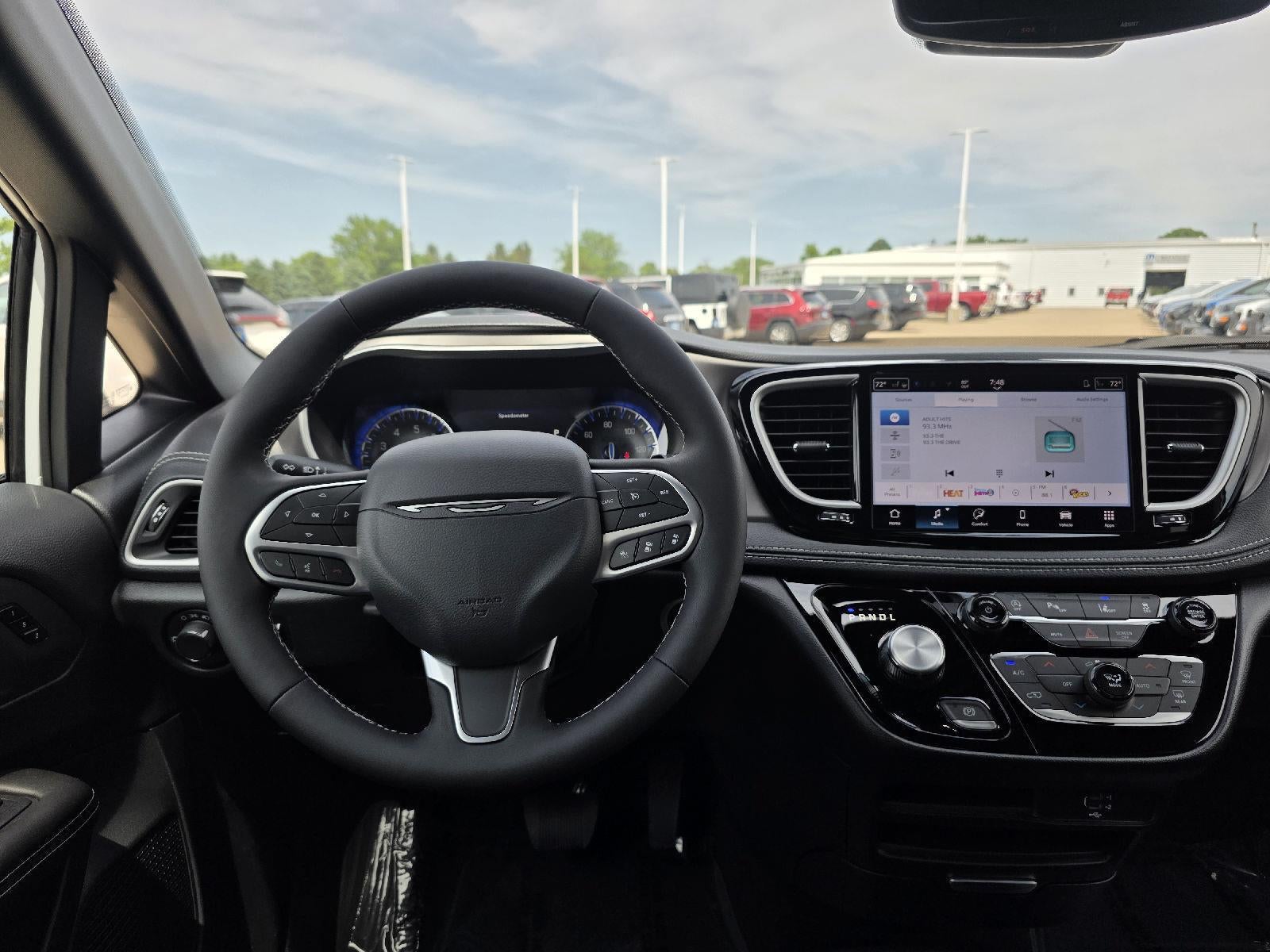 2027 Chrysler Pacifica Select