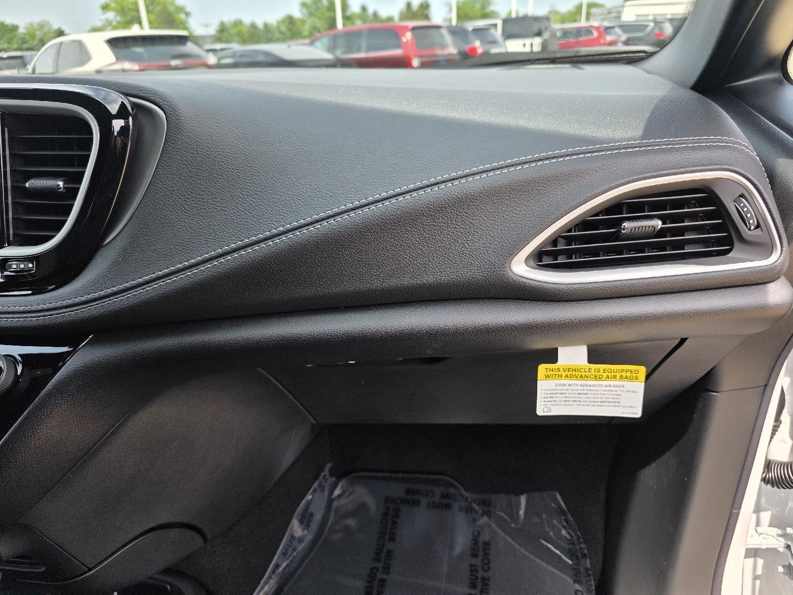 2027 Chrysler Pacifica Select