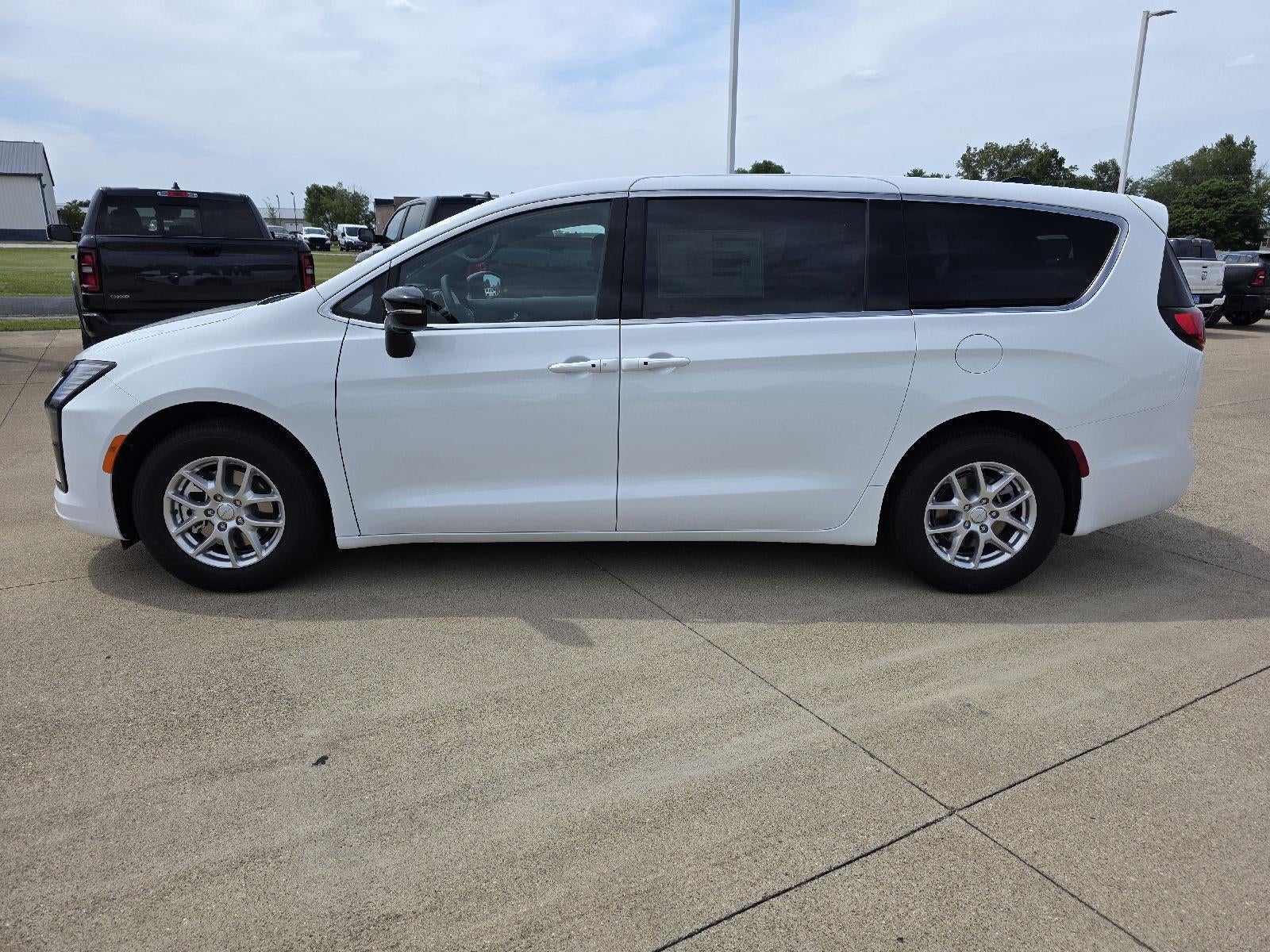 2027 Chrysler Pacifica Select