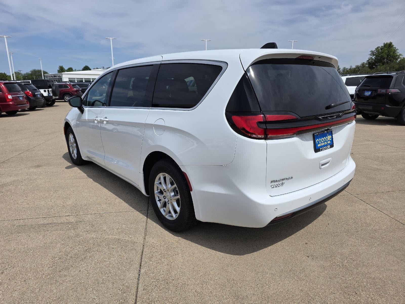 2027 Chrysler Pacifica Select