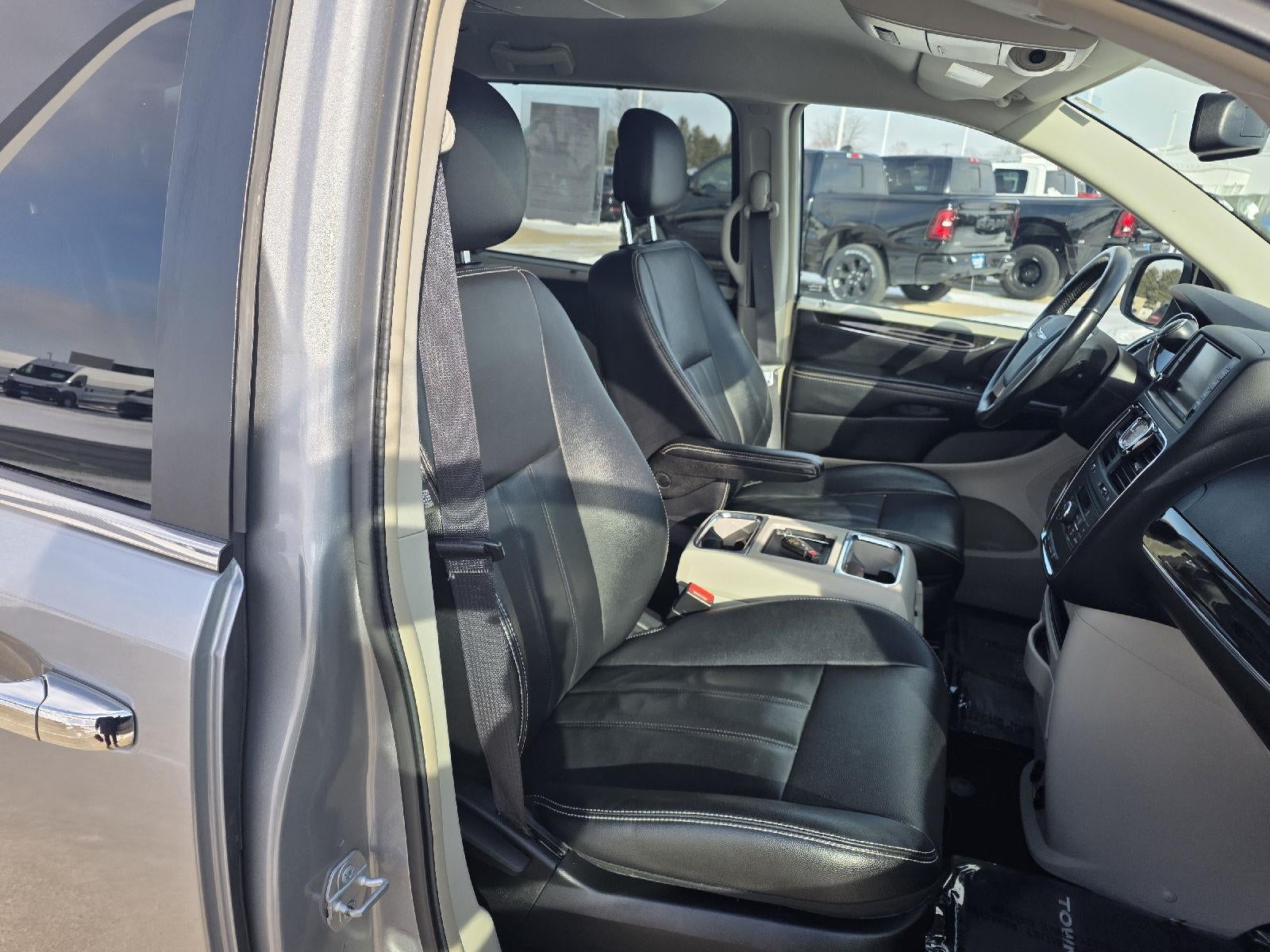 2015 Chrysler Town & Country Touring