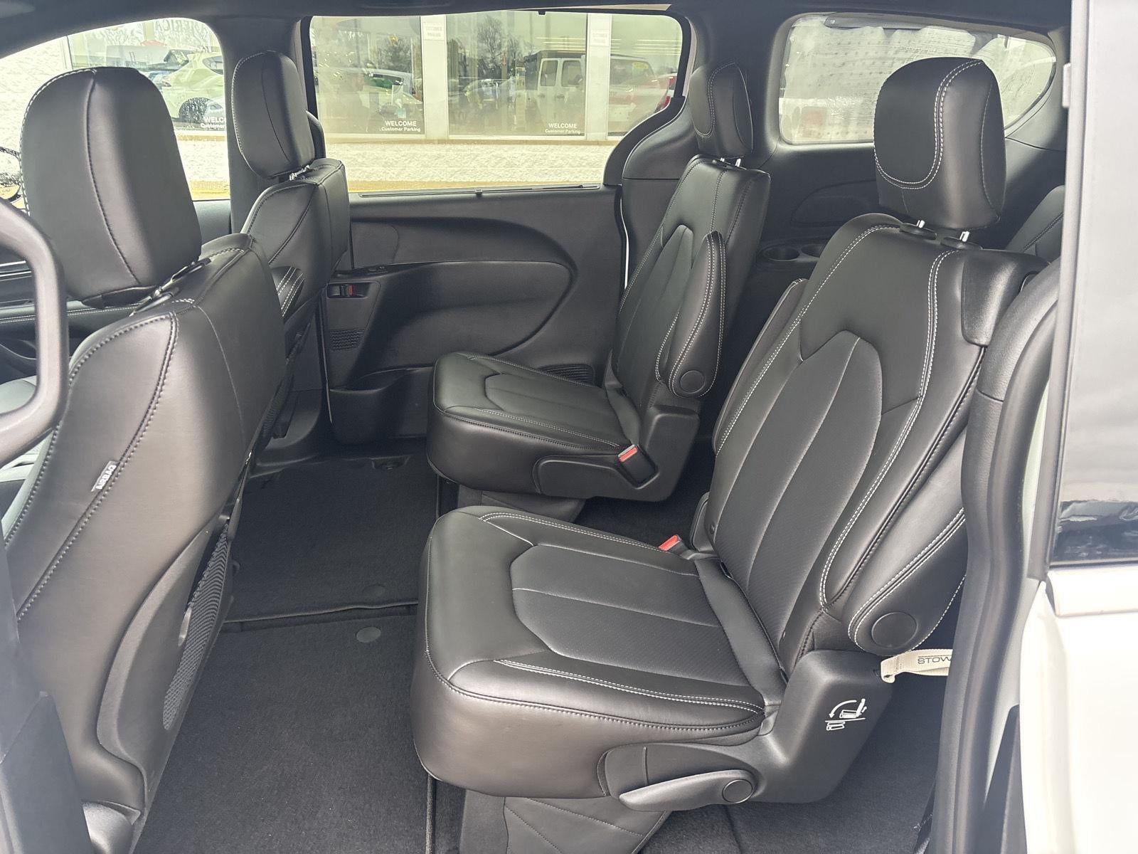 2026 Chrysler Pacifica Select