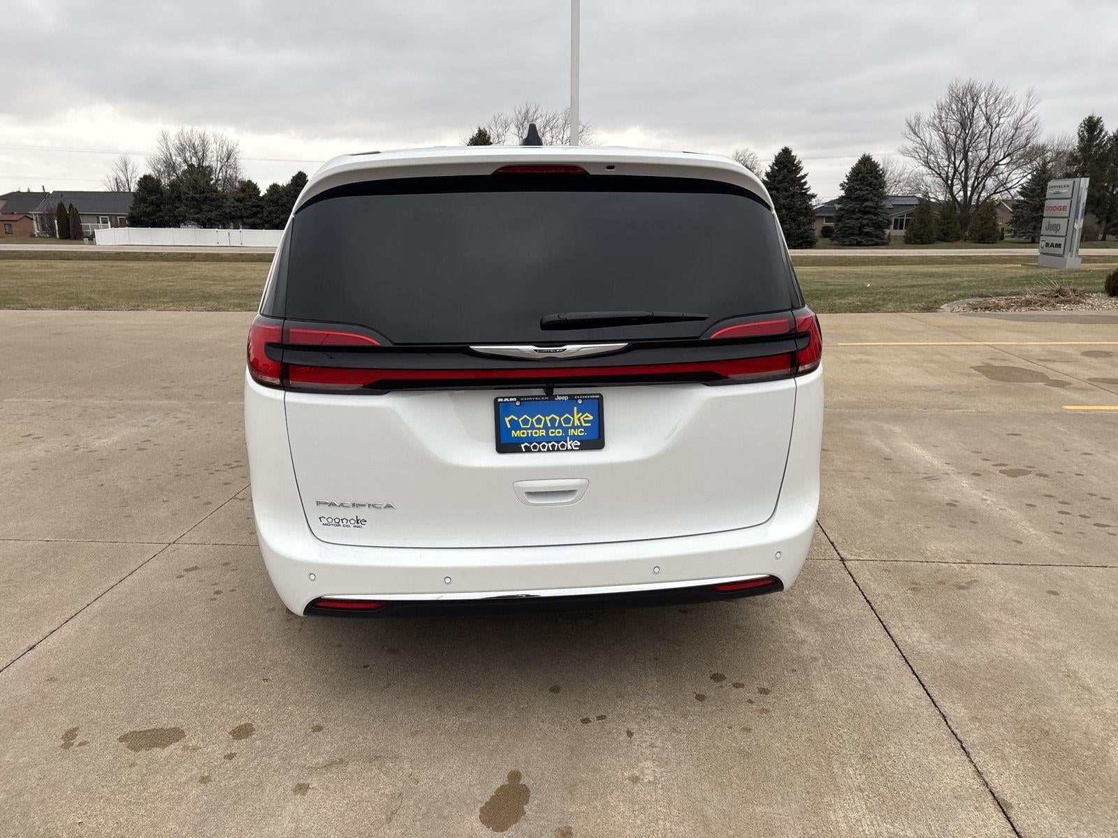 2026 Chrysler Pacifica Select