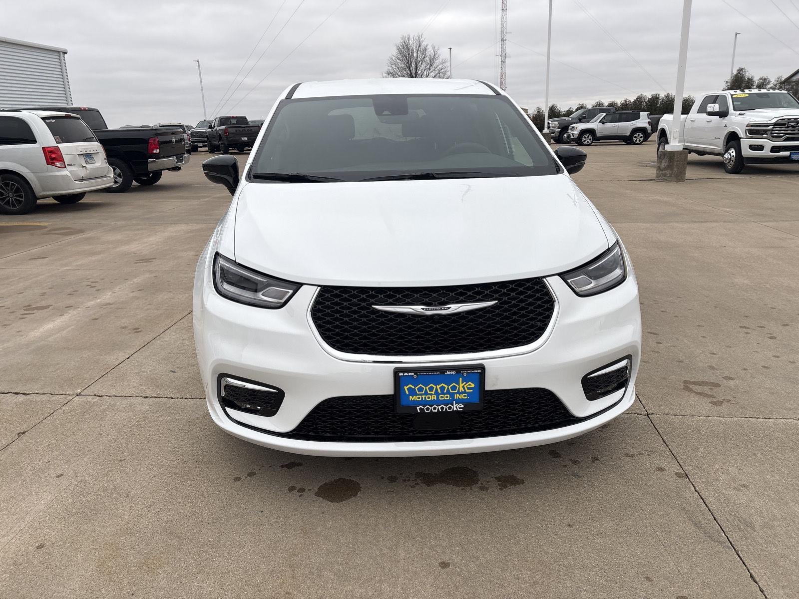 2026 Chrysler Pacifica Select