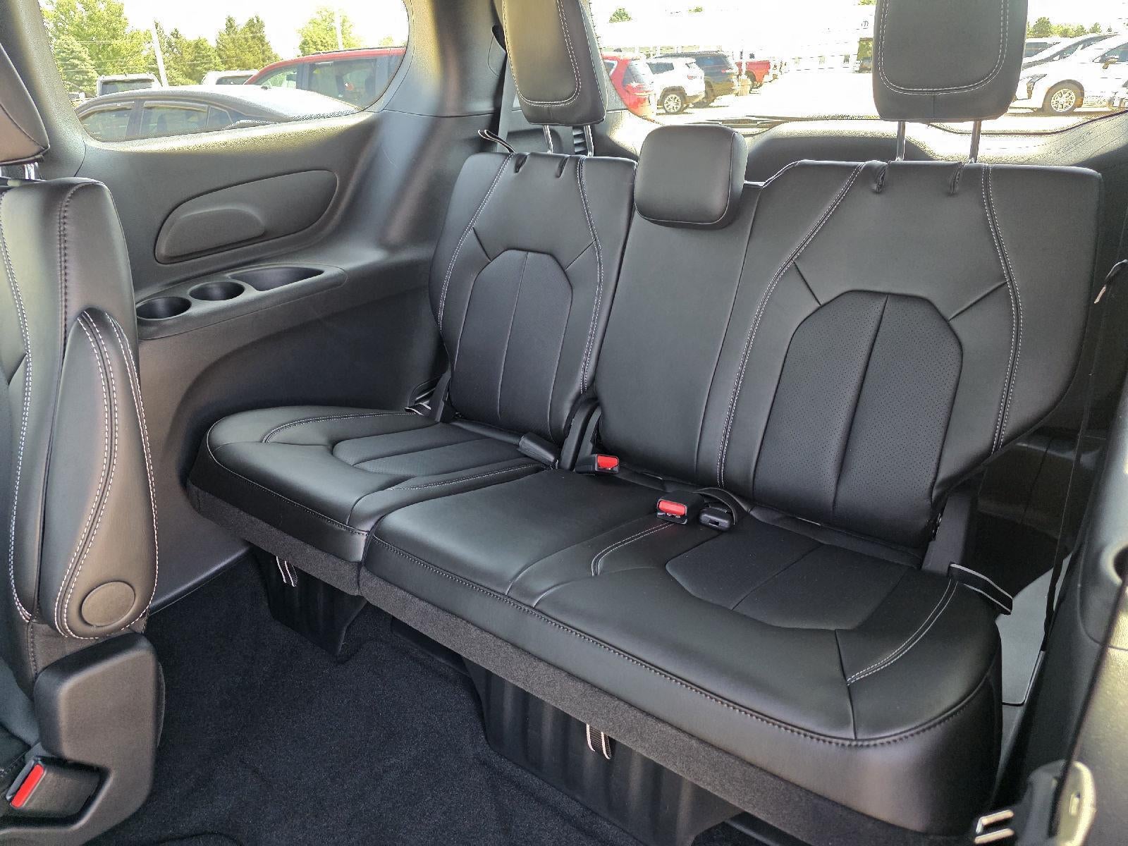 2027 Chrysler Pacifica Select