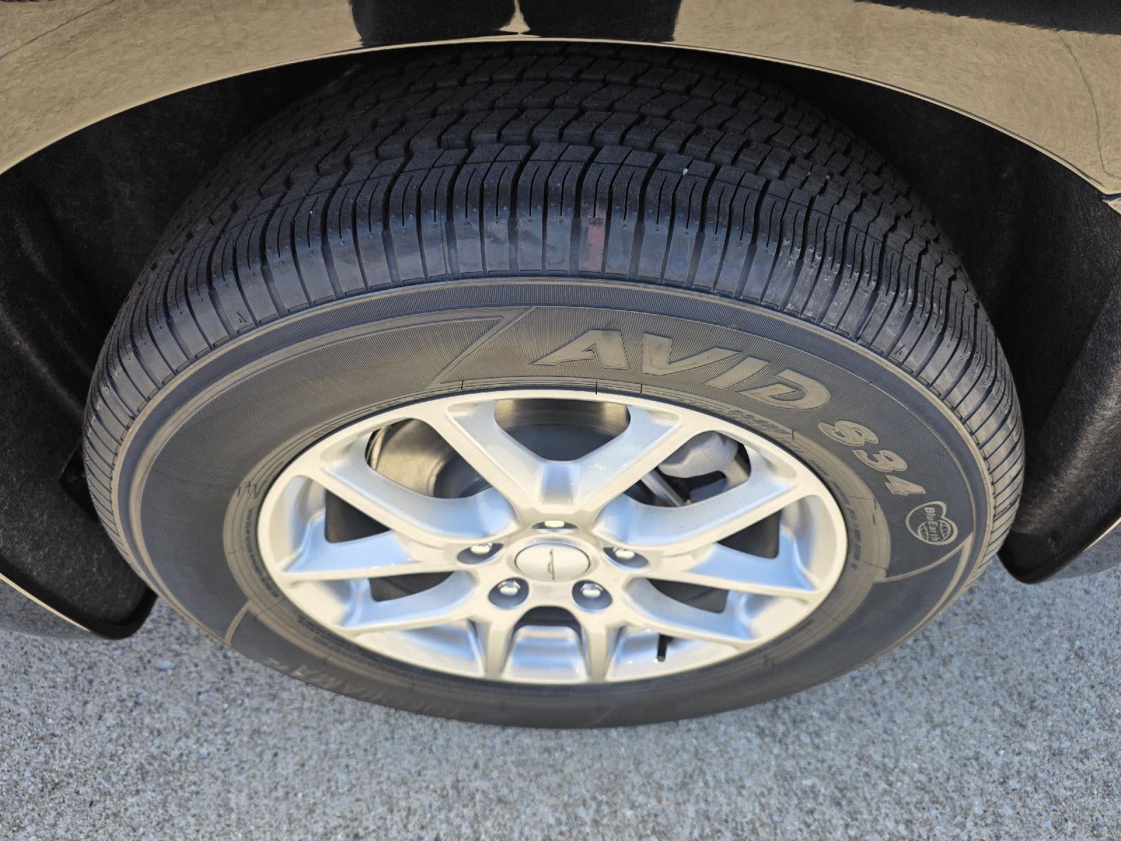 2027 Chrysler Pacifica Select