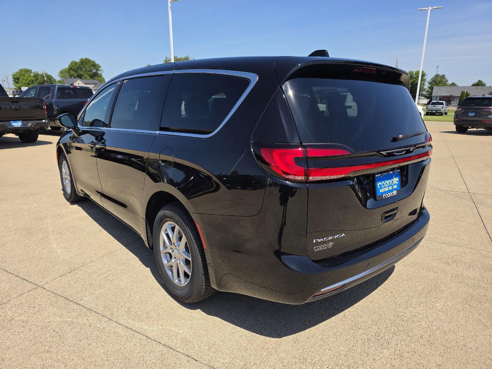 2027 Chrysler Pacifica Select