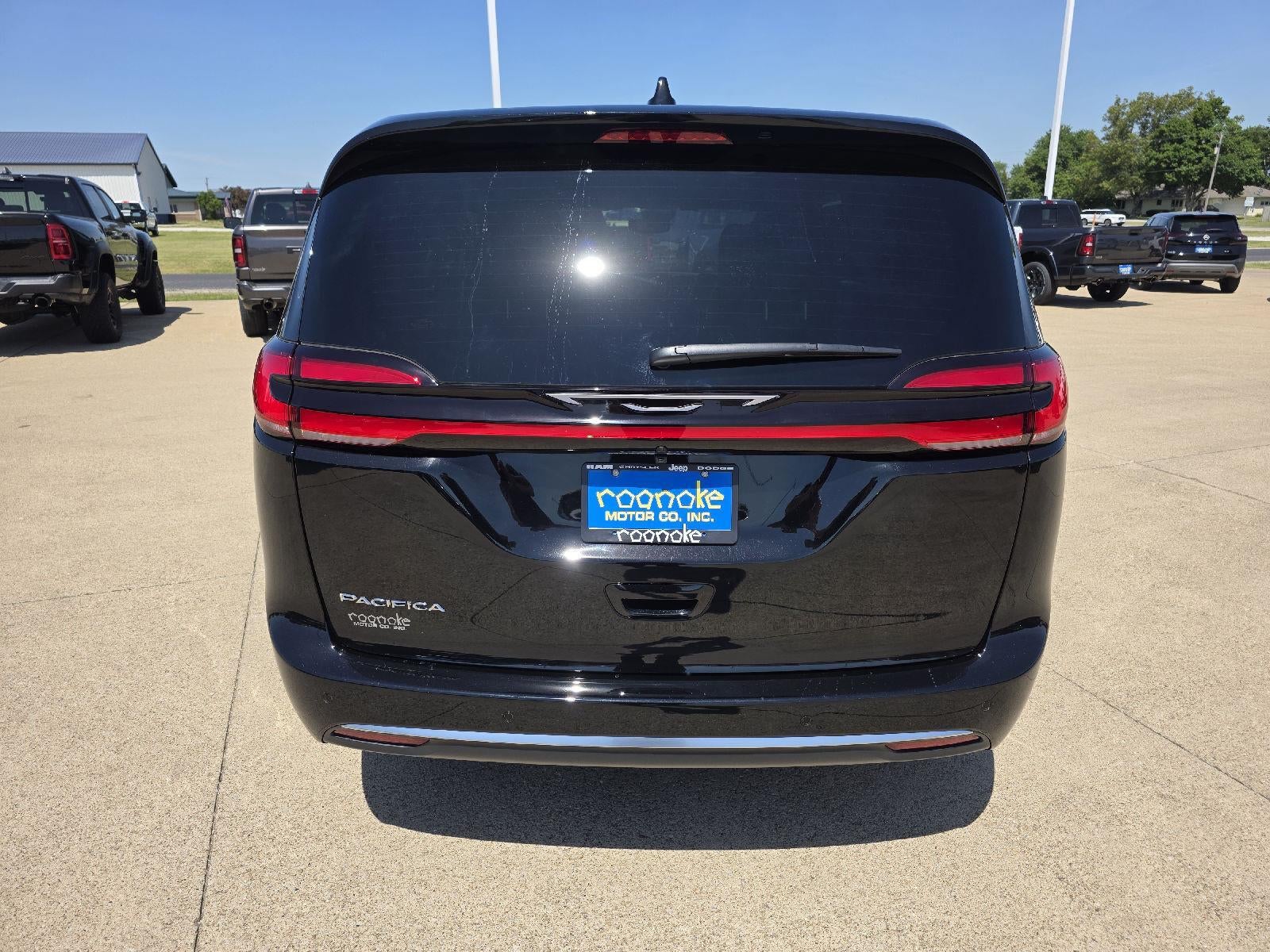 2027 Chrysler Pacifica Select