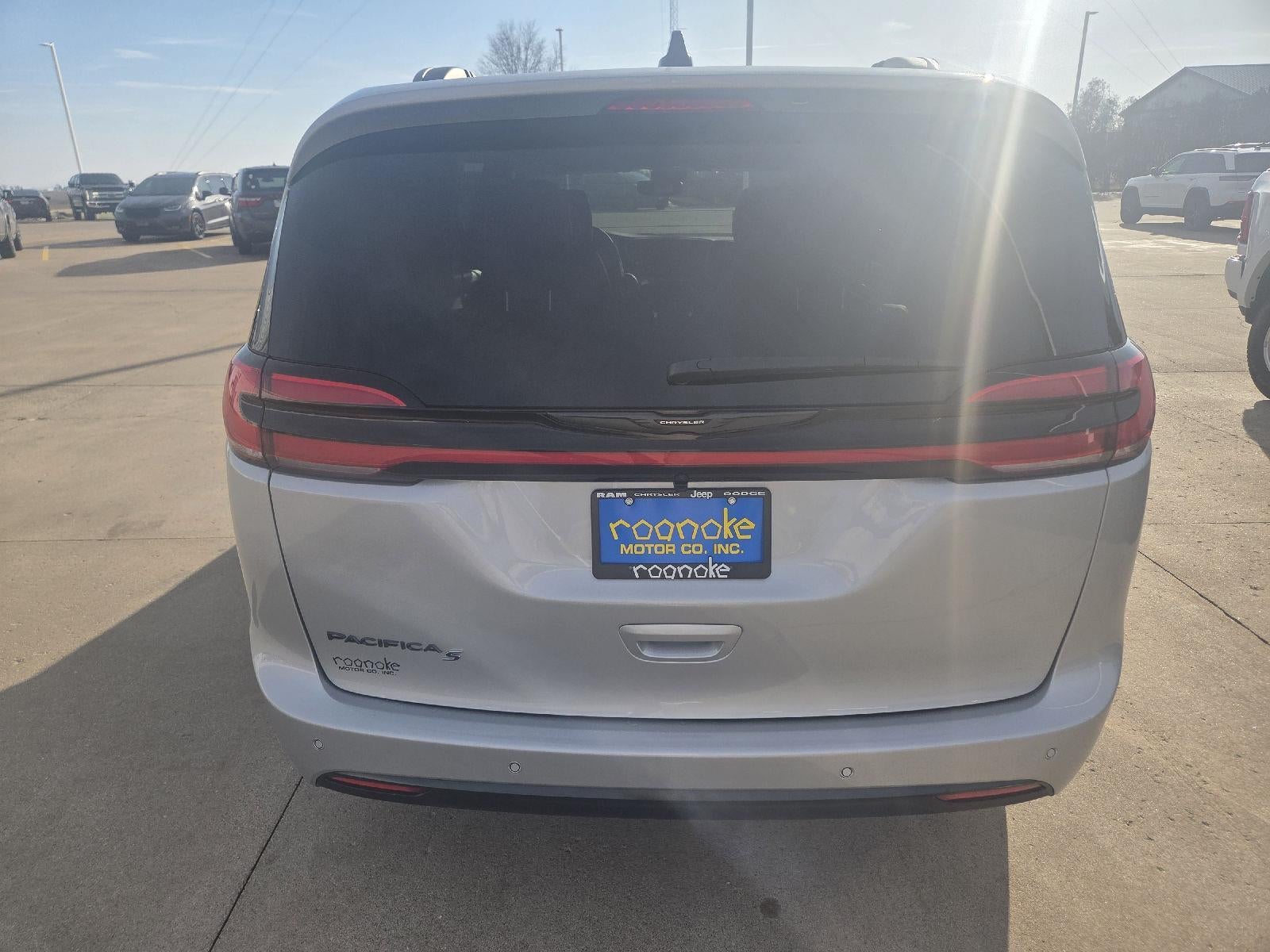 2026 Chrysler Pacifica Select