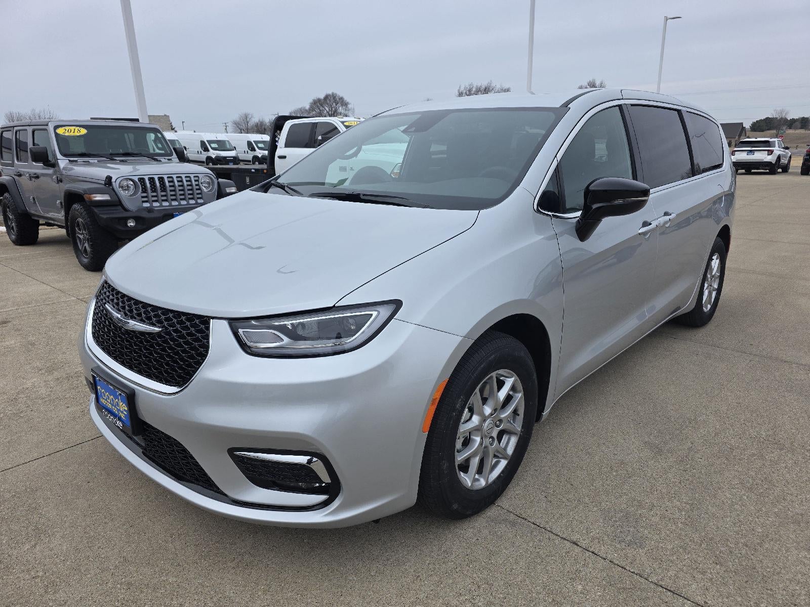 2026 Chrysler Pacifica Select