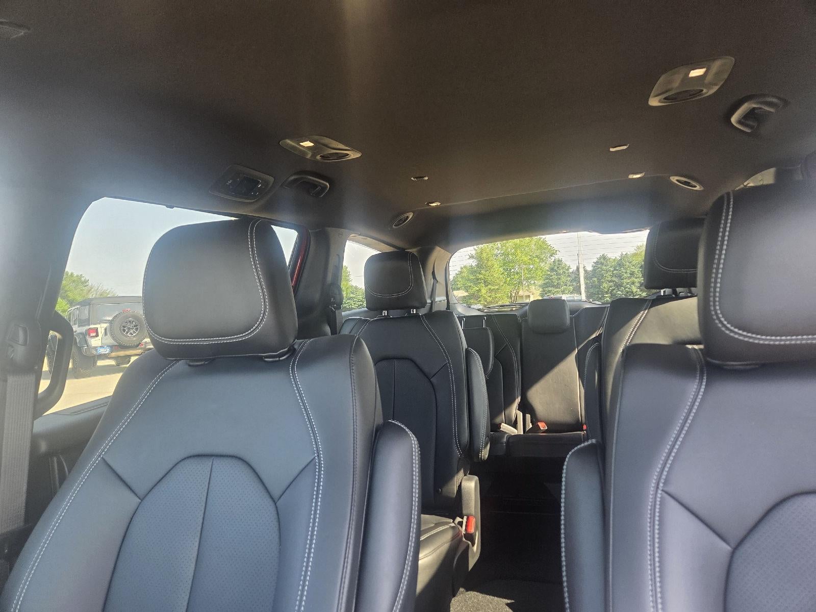 2027 Chrysler Pacifica Select