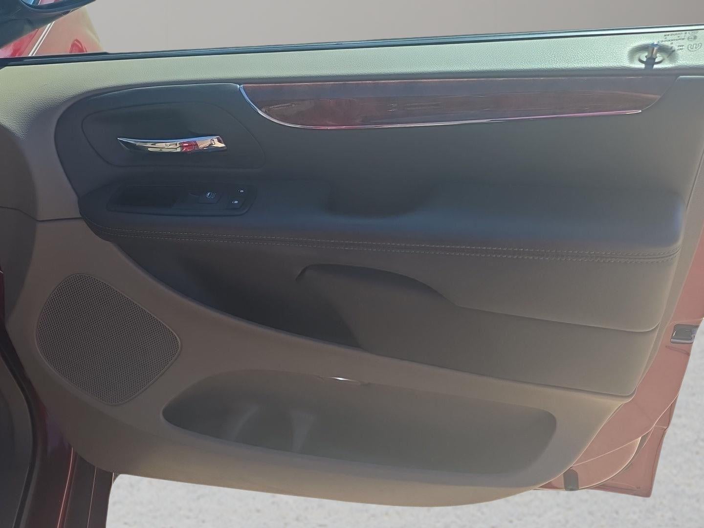 2013 Chrysler Town & Country Touring-L