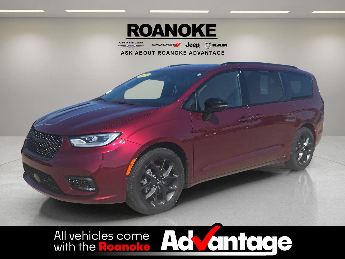 2023 Chrysler Pacifica Limited's photo
