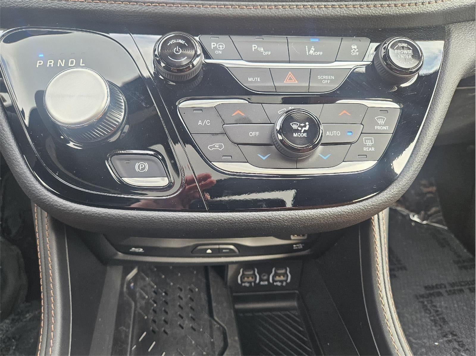 2025 Chrysler Pacifica Hybrid Pinnacle