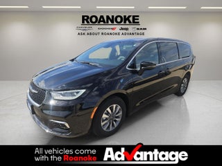 2025 Chrysler Pacifica Hybrid Select